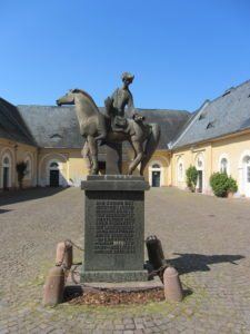 Statue of the messenger at Schloss Johannisberg